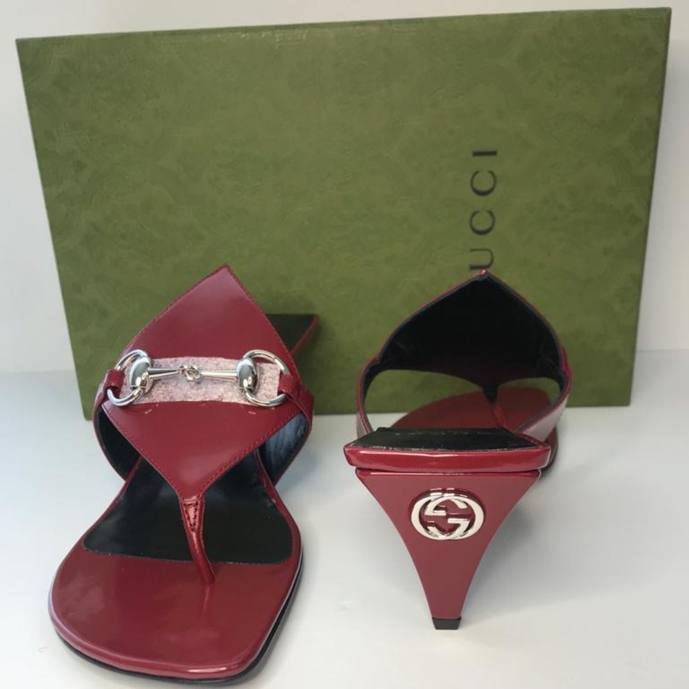 New authentic GUCCI MARIAME LEATHER BIT THONG SANDALS IN CHERRY RED